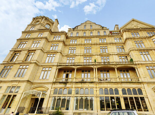 2 bedroom apartment for sale in Grand Parade, Bath, Somerset, BA2