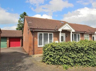 2 bedroom bungalow for sale in Marshall Court, Bedford, Bedfordshire, MK41
