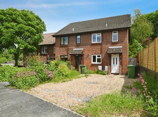 2 bedroom end of terrace house for sale in Manor Close, Winchester, SO23