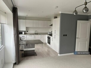 2 bedroom flat for rent in Allium Rise, Dartford, DA1