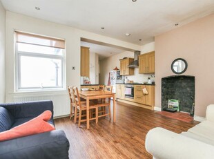 2 bedroom flat for rent in Bavington Drive, Fenham, Newcastle Upon Tyne, NE5