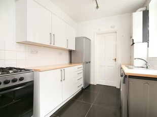 2 bedroom flat for rent in Biddlestone Road, Heaton, Newcastle Upon Tyne, NE6