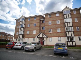 2 bedroom flat for rent in Chandlers Drive, Erith, DA8