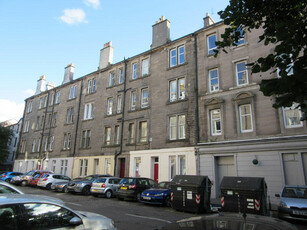 2 bedroom flat for rent in Drum Terrace, Easter Road, Edinburgh, EH7