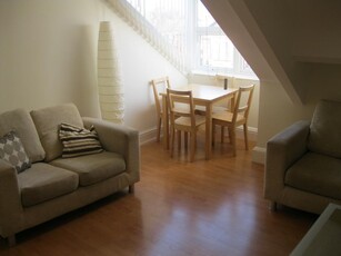 2 bedroom flat for rent in Grosvenor Place, Jesmond, NE2