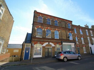 2 bedroom flat for rent in High Street, Margate, CT9