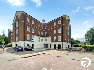 2 bedroom flat for rent in Quayside, Chatham Maritime, Chatham, Kent, ME4