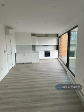 3 bedroom flat for rent in Ramster House, London, SE20