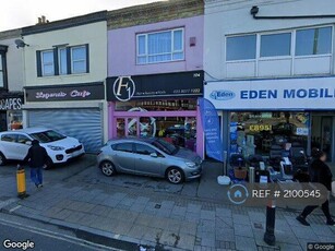 2 bedroom flat for rent in Shirley High Street, Southampton, SO16