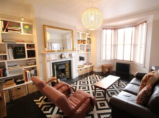 2 bedroom flat for rent in Simonside Terrace, Heaton, Newcastle Upon Tyne, NE6
