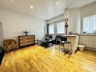 2 bedroom flat for rent in Woolwich, SE18