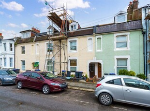2 bedroom flat for sale in Gratwicke Road, Worthing, West Sussex, BN11