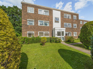 2 bedroom flat for sale in Thornton Close, Guildford, GU2