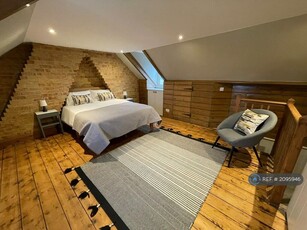 2 bedroom maisonette for rent in Victoria Road, Cambridge, CB4