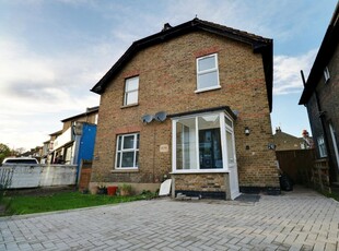 2 bedroom semi-detached house for rent in Beckenham Lane, Shortlands, Bromley, BR2