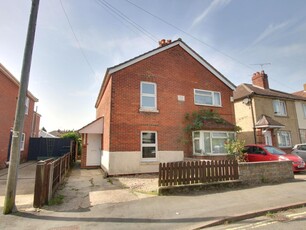 2 bedroom semi-detached house for sale in Southampton, SO16