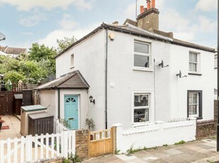 2 bedroom semi-detached house for sale in Wellfield Road, Streatham, SW16