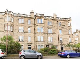 3 bed first floor flat for sale in Trinity