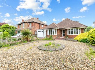 3 bedroom bungalow for sale in Manor Road, Worthing, BN11