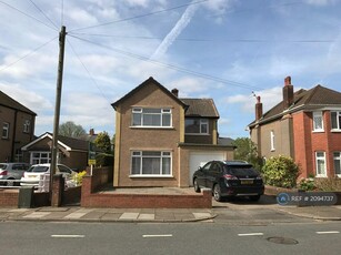 3 bedroom detached house for rent in St. Ambrose Road, Cardiff, CF14