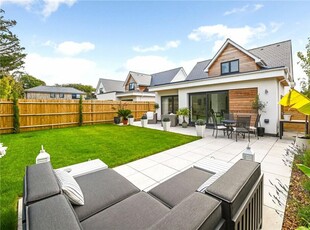 3 bedroom detached house for sale in Pebble Lane, Ferring, Worthing, West Sussex, BN12
