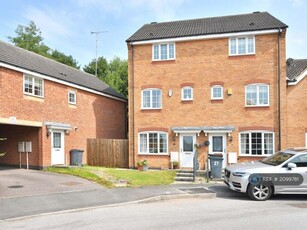 3 bedroom end of terrace house for rent in Godwin Way, Stoke-On-Trent, ST4