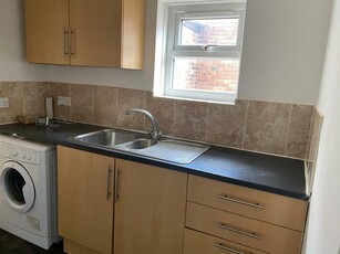 3 bedroom flat for rent in Benwell, Newcastle Upon Tyne, NE4