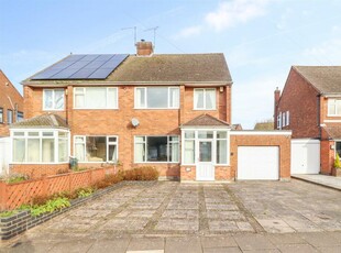 3 bedroom semi-detached house for rent in Babbacombe Road, Styvechale, Coventry, CV3