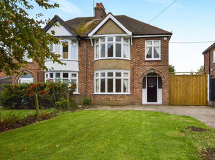 3 bedroom semi-detached house for rent in Church Green Road, Bletchley, MK3 6BL, MK3