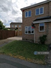 3 bedroom semi-detached house for rent in The Pastures, Giltbrook, Nottingham, NG16