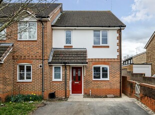 3 bedroom semi-detached house for rent in Yeoman Place, Woodley, Reading, RG5