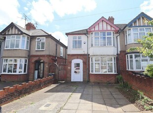 3 bedroom semi-detached house for sale in Cranleigh Gardens, New Bedford Road Area, Luton, Bedfordshire, LU3 1LS, LU3
