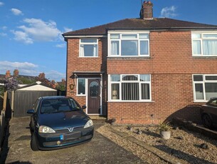 3 bedroom semi-detached house for sale in Highfield Chase, Basingstoke, RG21