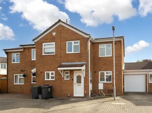 3 bedroom semi-detached house for sale in Radstone Place, Luton, Bedfordshire, LU2