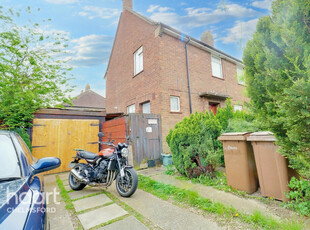 3 bedroom semi-detached house for sale in Shelley Road, Chelmsford, CM2