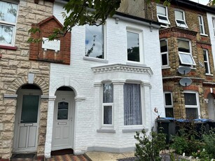 3 bedroom terraced house for rent in Cherry Tree Avenue, Dover, CT16
