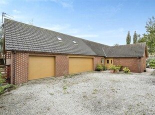 4 bedroom bungalow for sale in Pinfold Lane, Moss, Doncaster, South Yorkshire, DN6