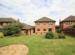 4 bedroom detached house for rent in Frithwood Crescent, Kents Hill , MK7