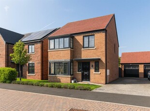 4 bedroom detached house for sale in Barn Close, Killingworth, Newcastle Upon Tyne, NE12