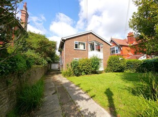 4 bedroom detached house for sale in Beccles Road, Heene, Worthing, BN11