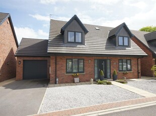 4 bedroom detached house for sale in Bramble Close, Willerby, HU10