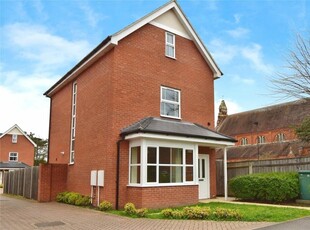 4 bedroom detached house for sale in Cauldwell Hall Road, Ipswich, Suffolk, IP4