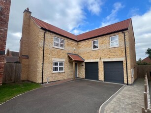4 bedroom detached house for sale in Cleveland Avenue, North Hykeham, LN6