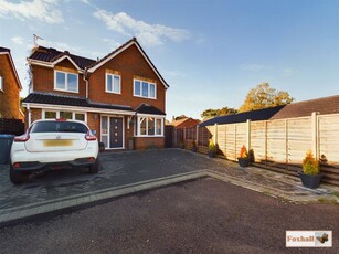 4 bedroom detached house for sale in Dogwood Close, Purdis Farm, Ipswich, IP3