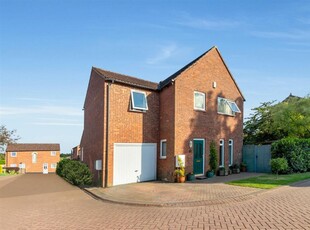 4 bedroom detached house for sale in Holliday Close, Crownhill, Milton Keynes, MK8