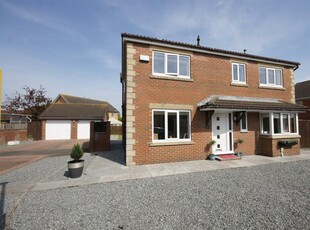 4 bedroom detached house for sale in Pilots Way, Hull, HU9