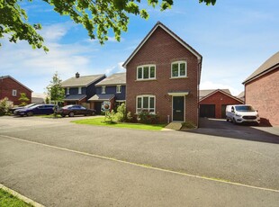 4 bedroom detached house for sale in Saunders Field, Maidstone, Kent, ME17
