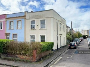 4 bedroom end of terrace house for rent in Brook Road, Montpelier, Bristol, BS6