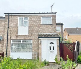 4 bedroom end of terrace house for sale in Mercian Court, Stanground, Peterborough, PE2