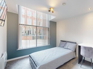 4 bedroom flat for rent in Low Pavement, City Centre, Nottingham, NG1